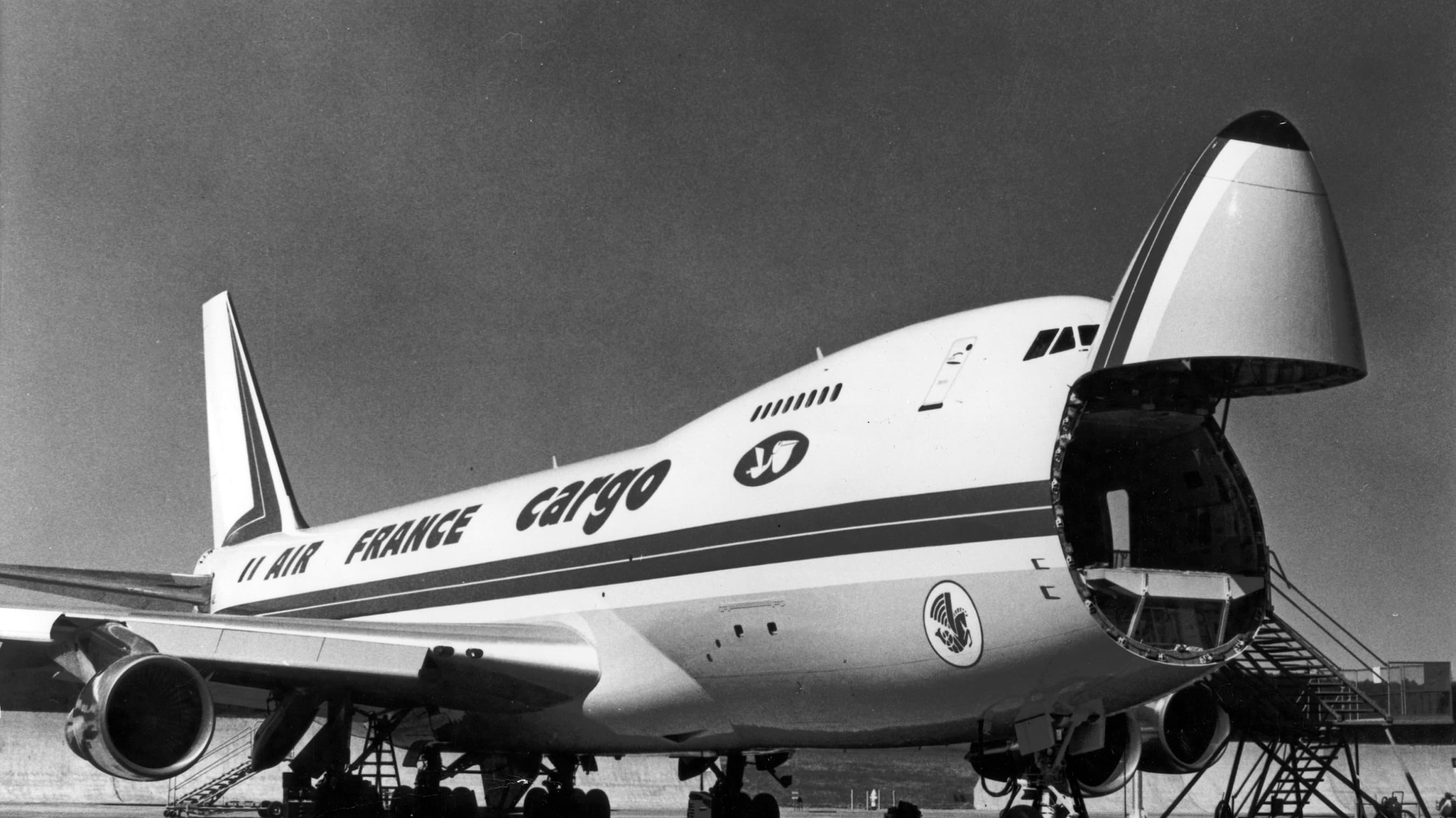 Photo d'époque Boeing B747 Cargo noir et blanc