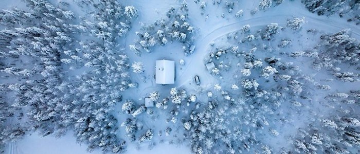 Neige. Une maison d'en haut