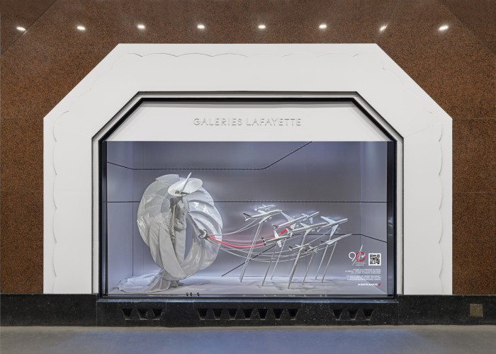 Vitrine 90 ans "Avions et technologieé