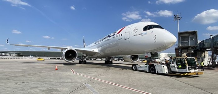 Avion Air france sur le tarmac de l'aéeroport