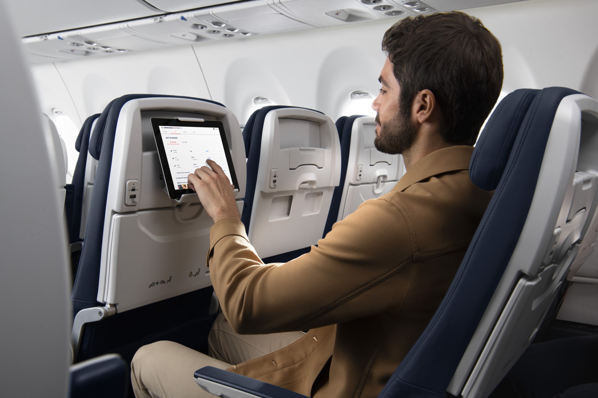 homme sur un fauteuil A320