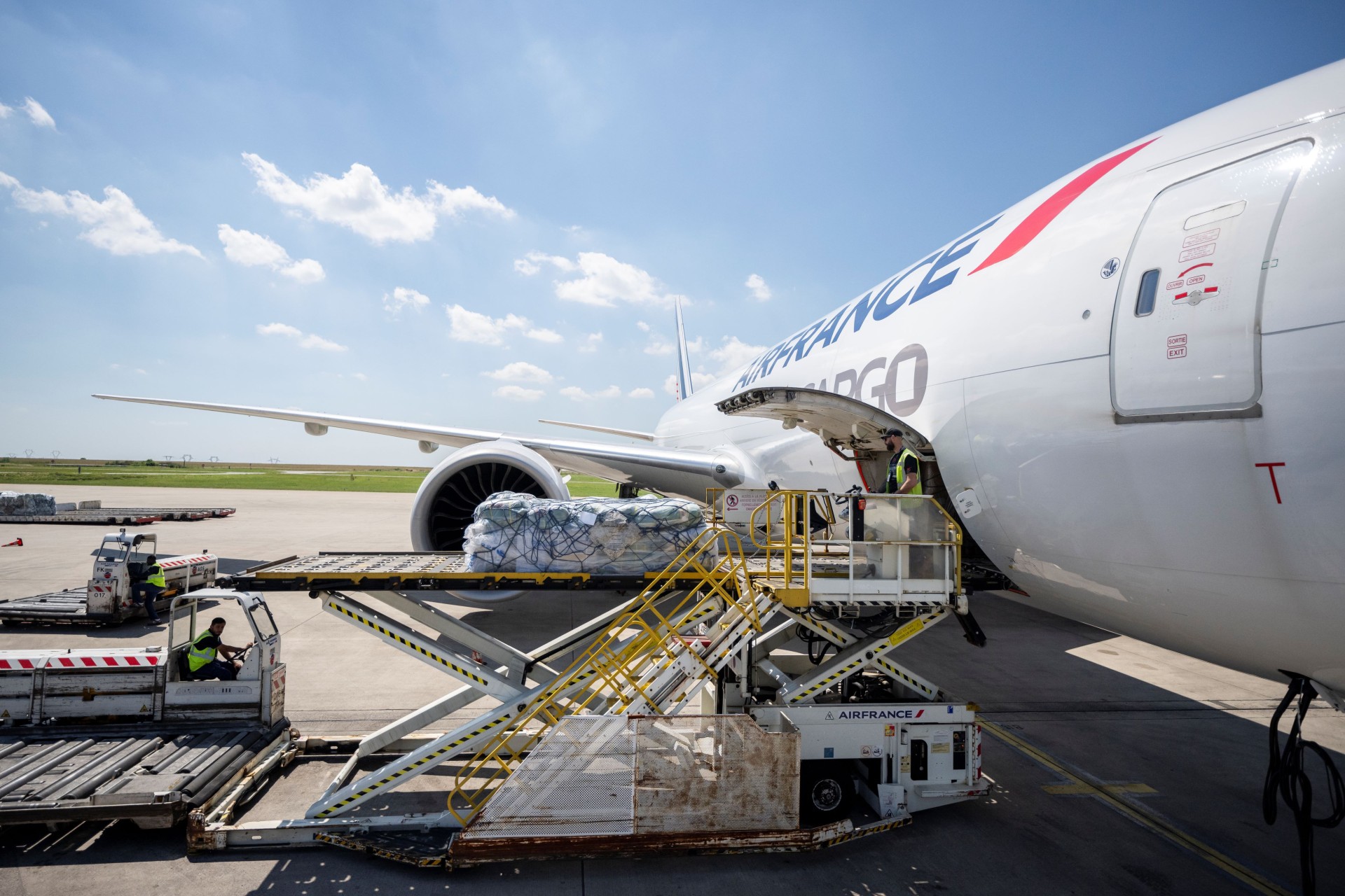 Cargo aircraft