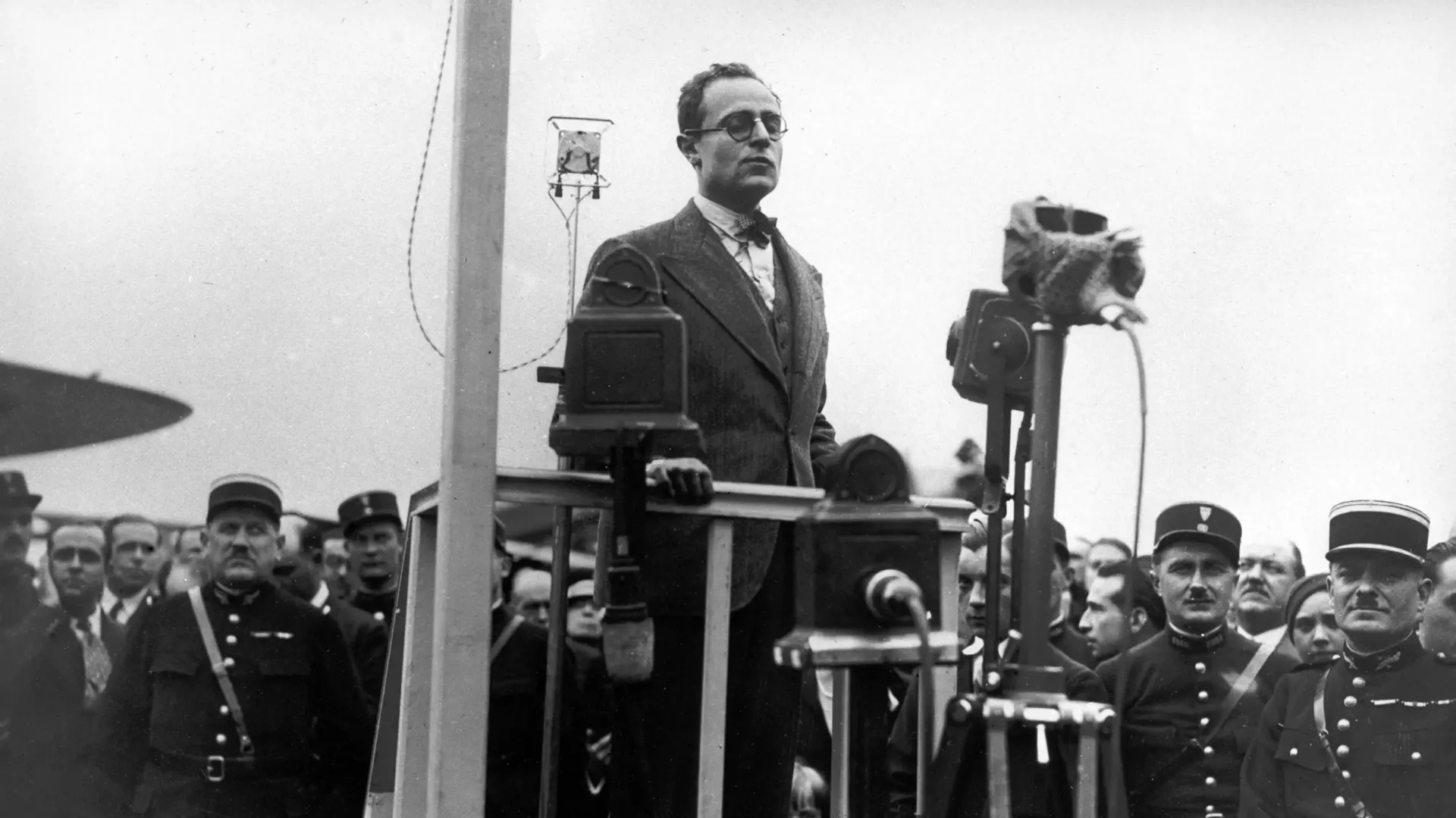 Photo d'époque noir et blanc discours