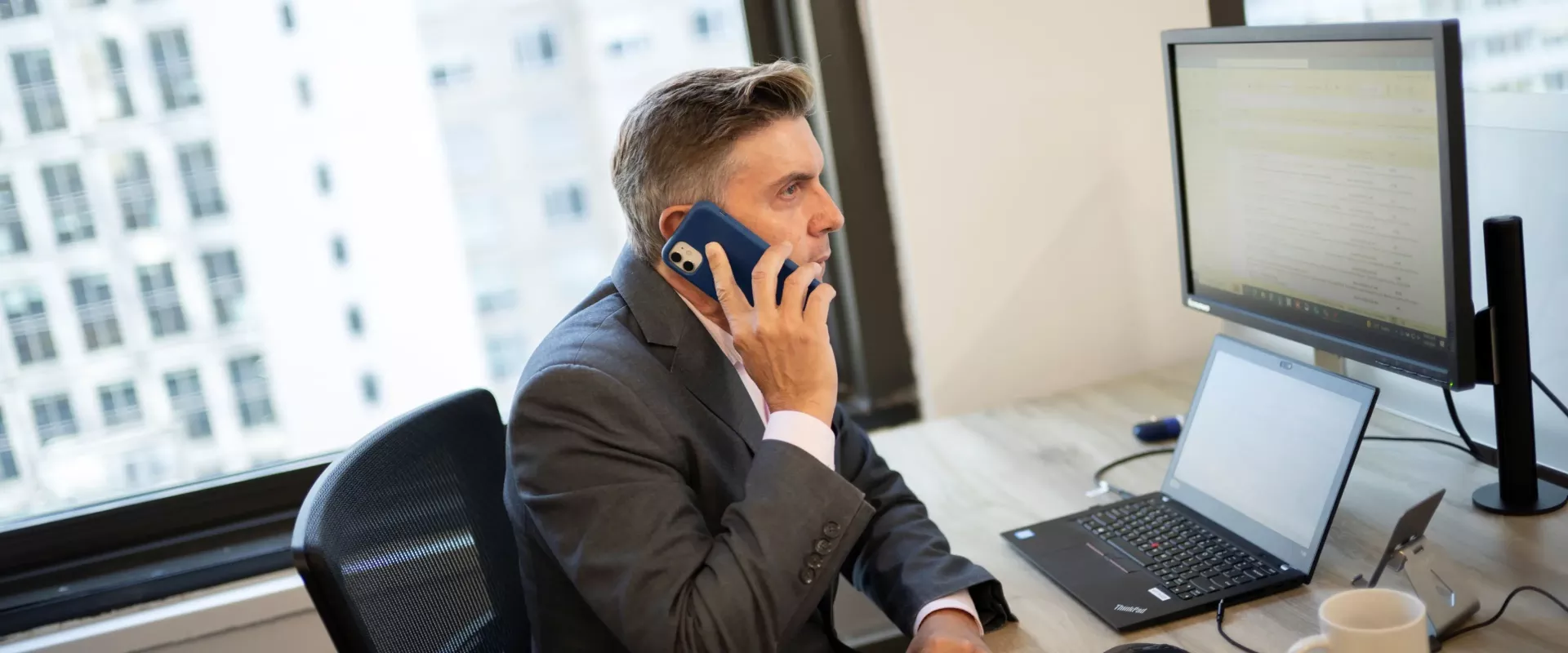 Employé en conversation
