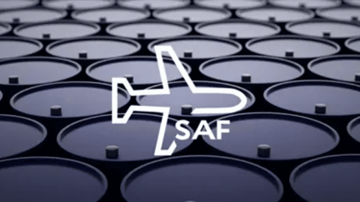 An icone of a plan with a plus in the middle under it is written SAF and a bunch of fuel barrels on the background