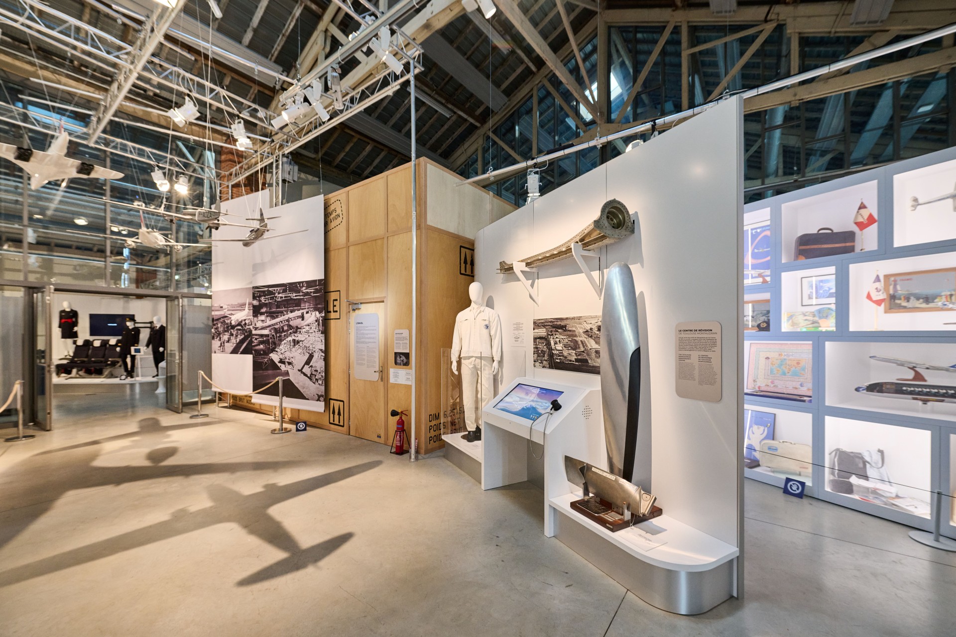 Exposition Air France une Histoire d élégance stand historique