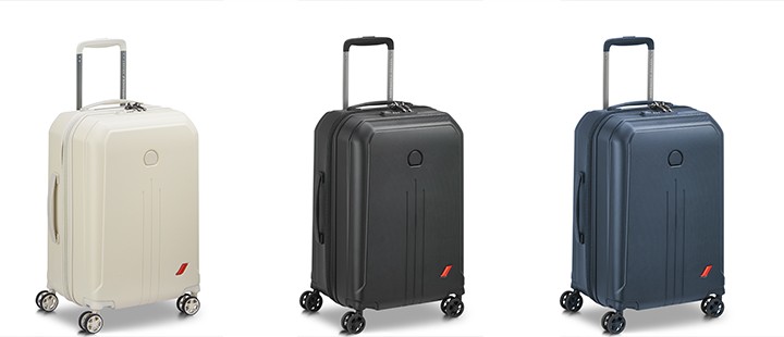 Plusieurs valises alignées