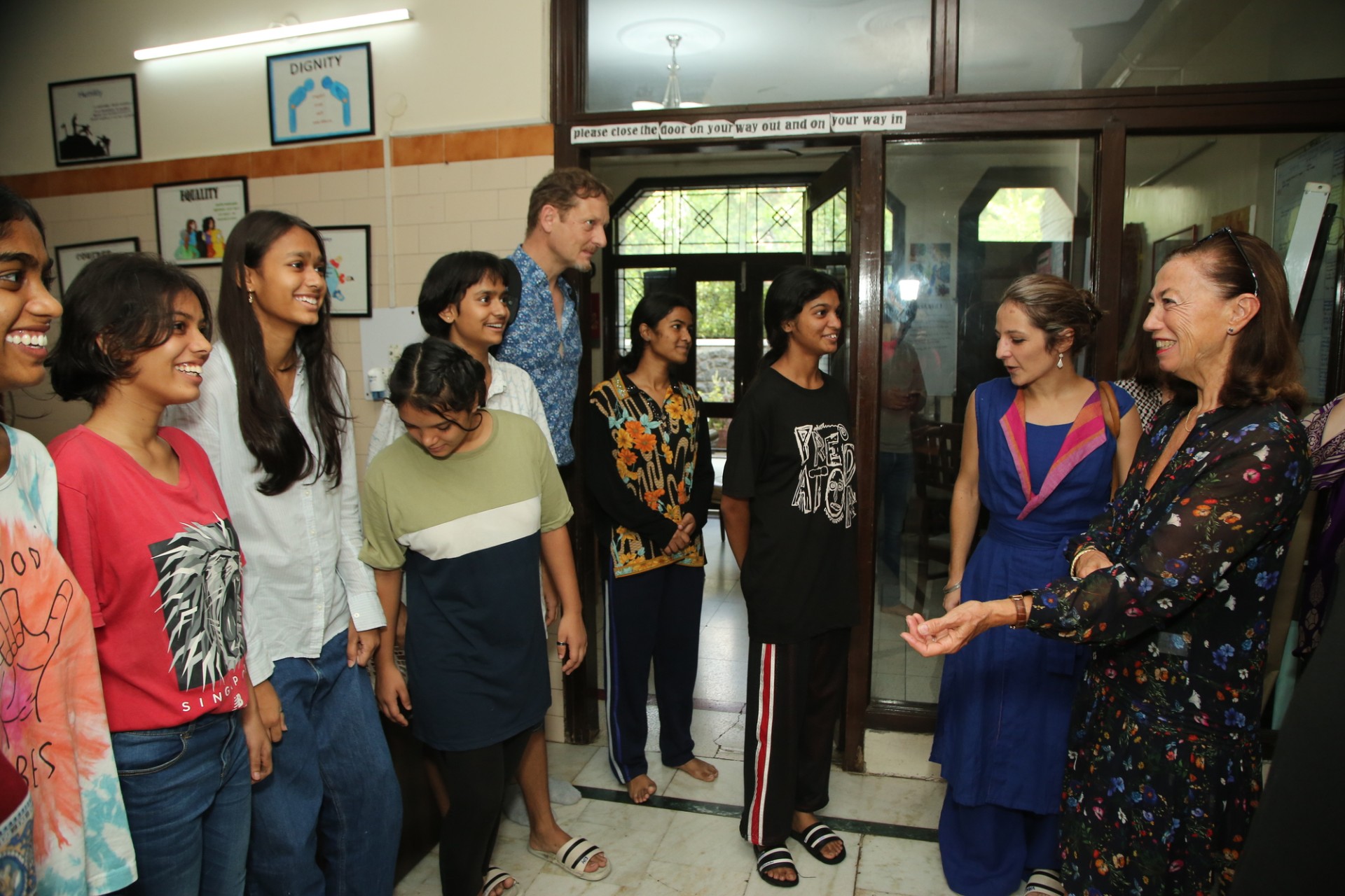 Photo de la visite TARA, Mme Couderc rencontre les enfants