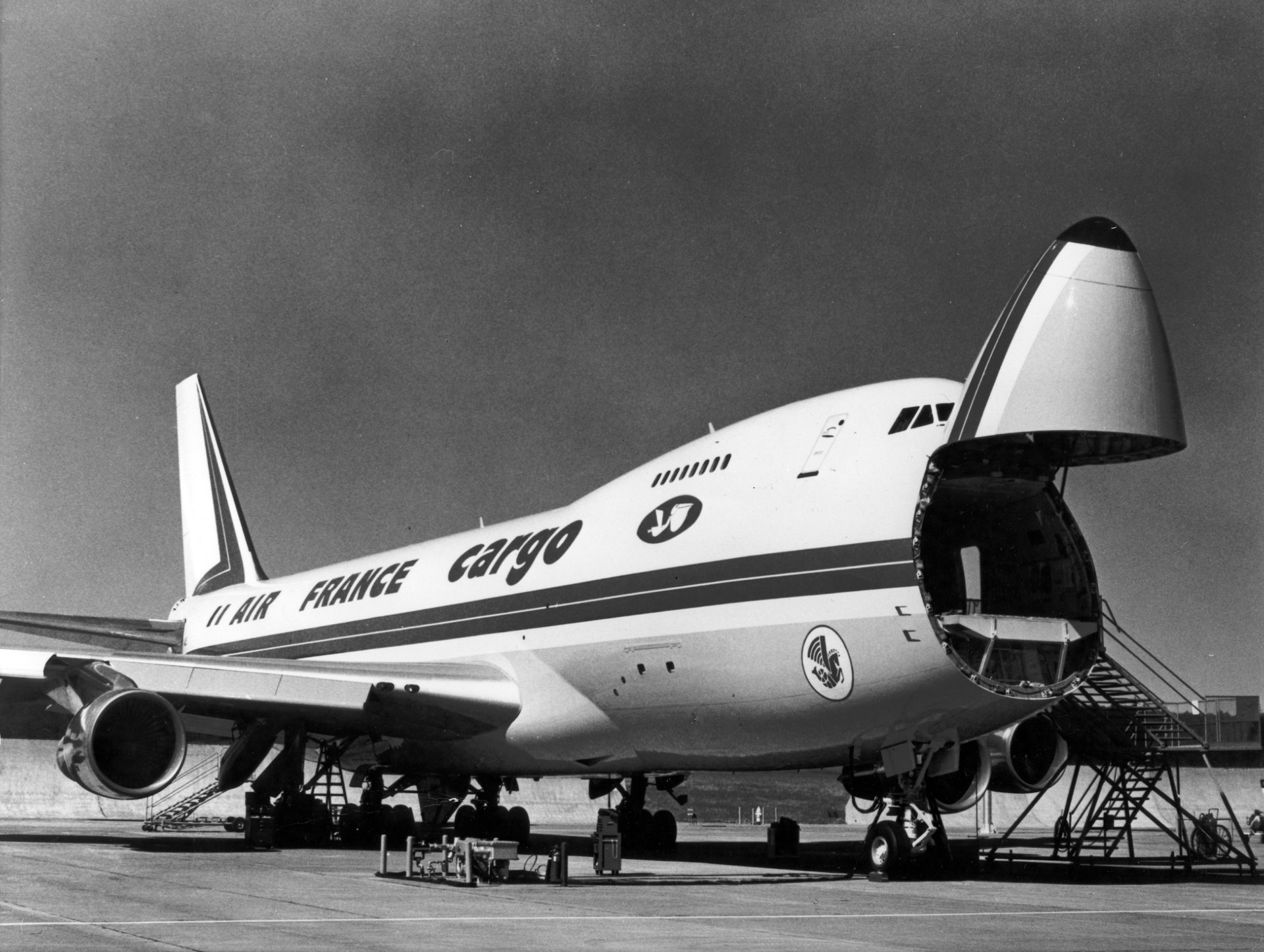 Photo d'époque Boeing B747 Cargo noir et blanc