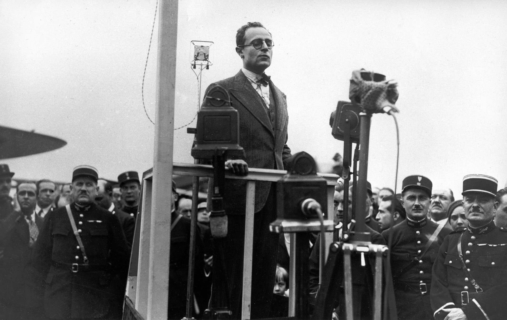 Photo d'époque noir et blanc discours