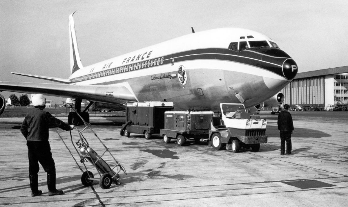 Photo d'époque avion noir et blanc